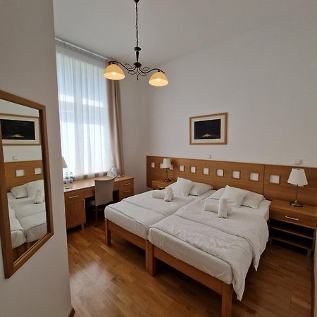 Hotel Pod Zelenym Dubem Bohumin Bagian luar foto