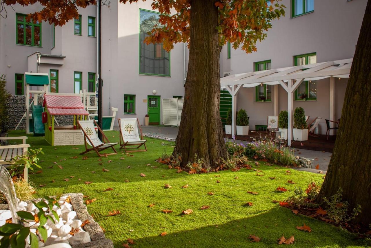 Hotel Pod Zelenym Dubem Bohumin Bagian luar foto