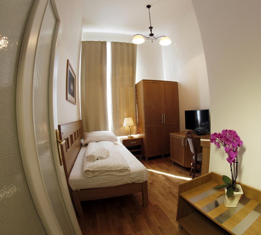 Hotel Pod Zelenym Dubem Bohumin Bagian luar foto