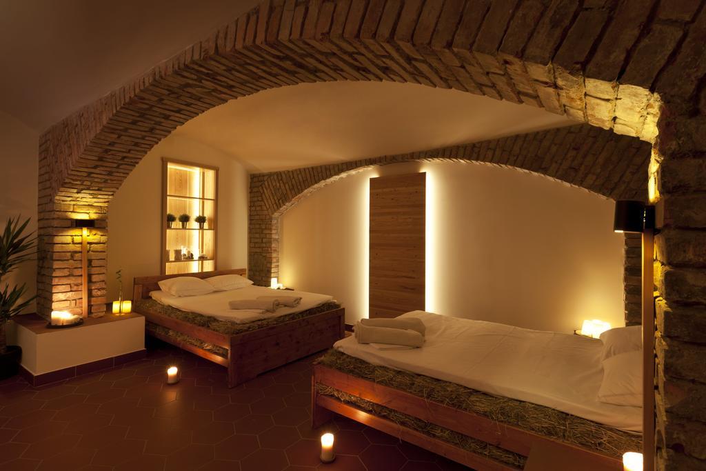Hotel Pod Zelenym Dubem Bohumin Bagian luar foto